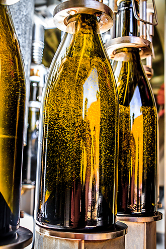 Smith Family Wines brings a bottling truck to their Paraiso Vineyard in the Santa Lucia Highlands of Monterey County, California to bottle their Chardonnay on site. 